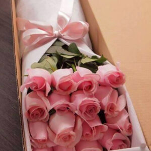 Caja con rosas 24und